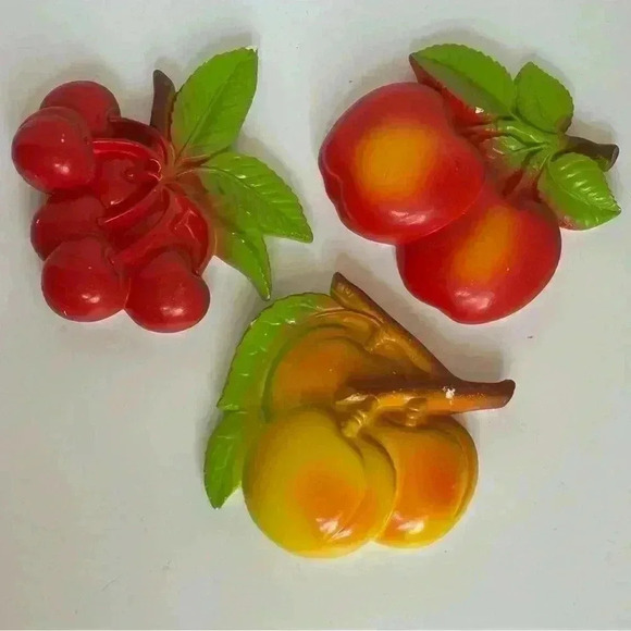 Vintage 1979 Miller Studio chalk ware fruit decor: peaches, cherries  and apples - Picture 1 of 9